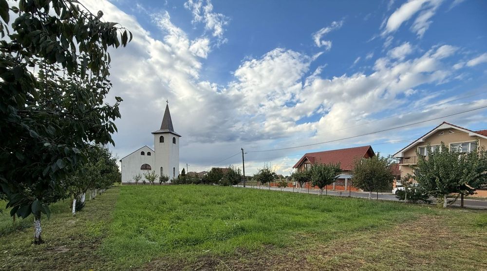 Vând teren intravilan în Mădăras