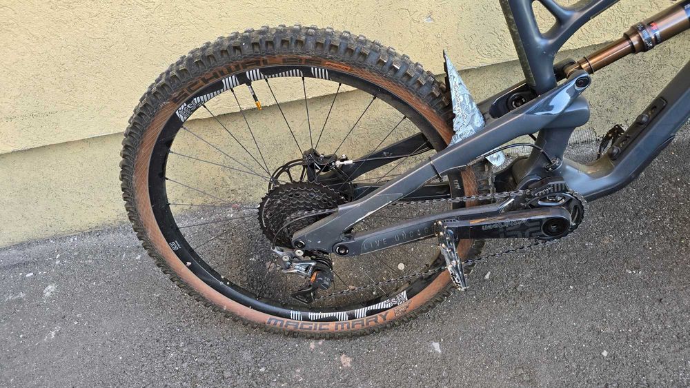 YT Jeffsy 27.5 CF Pro Race