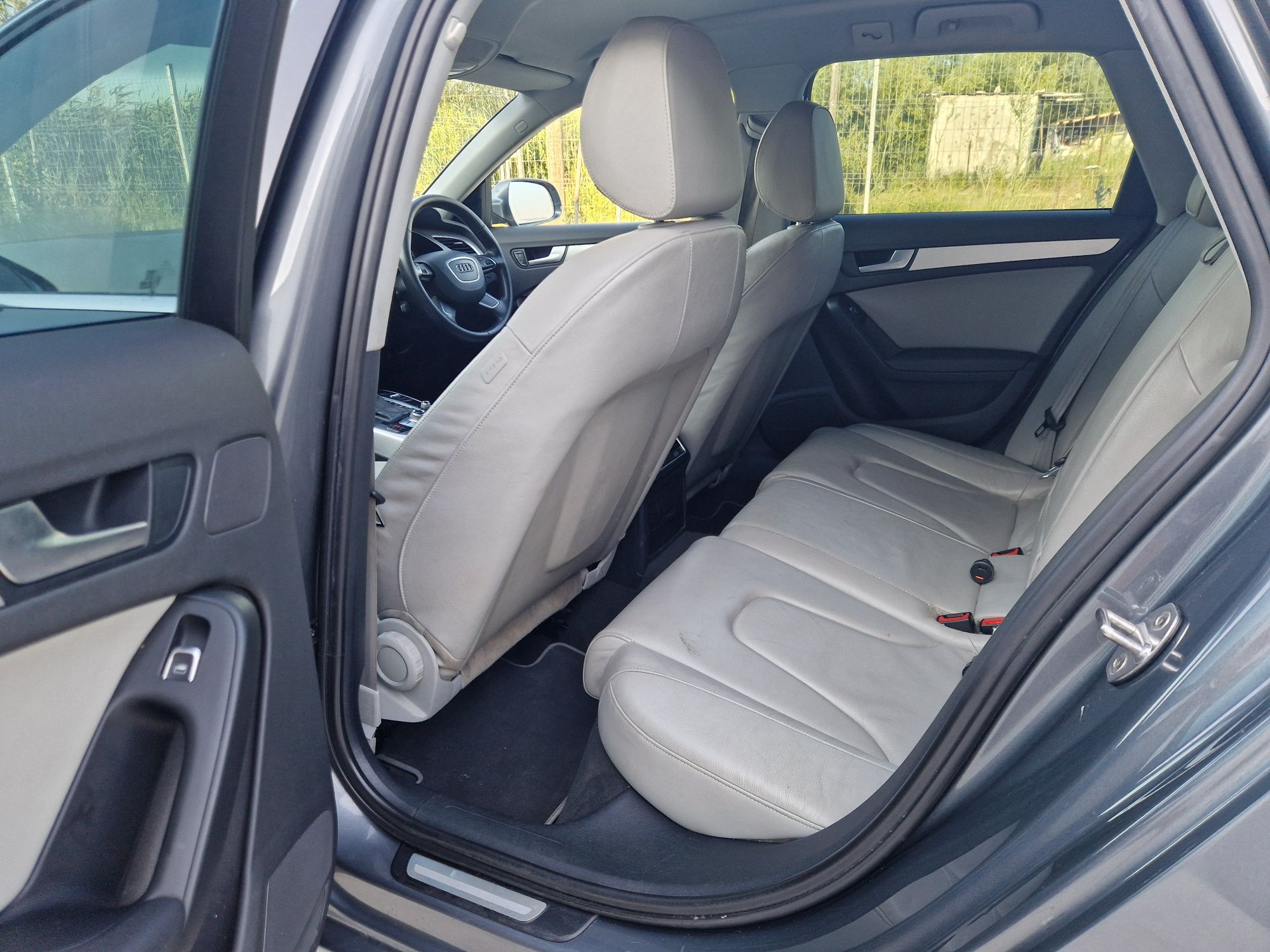 Audi A4 2013 Technik 2.0 diesel Multitronic Jante R19