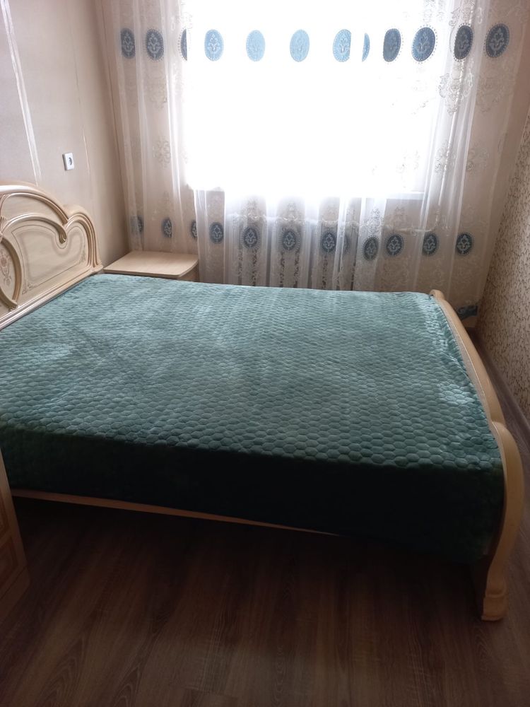 Продам двуспальную кровать