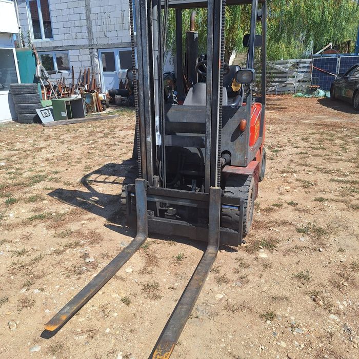 Încărcător frontal stivuitor