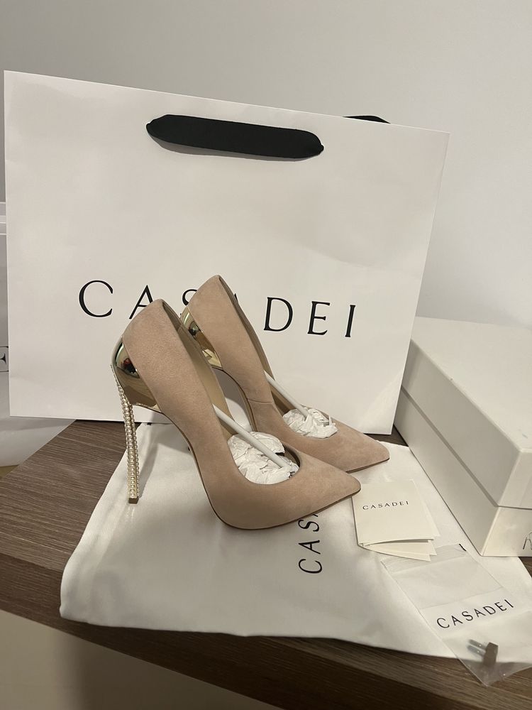 Vand pantofi Casadei