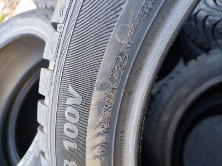 245/45/18 KUMHO WinterCraft WP52