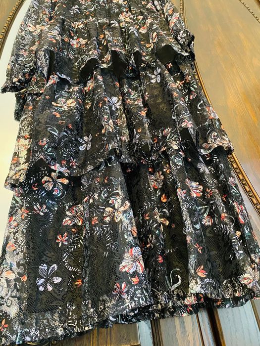 Rochie DEOSEBITĂ, elegantă, dantelă neagră cu imprimeu floral