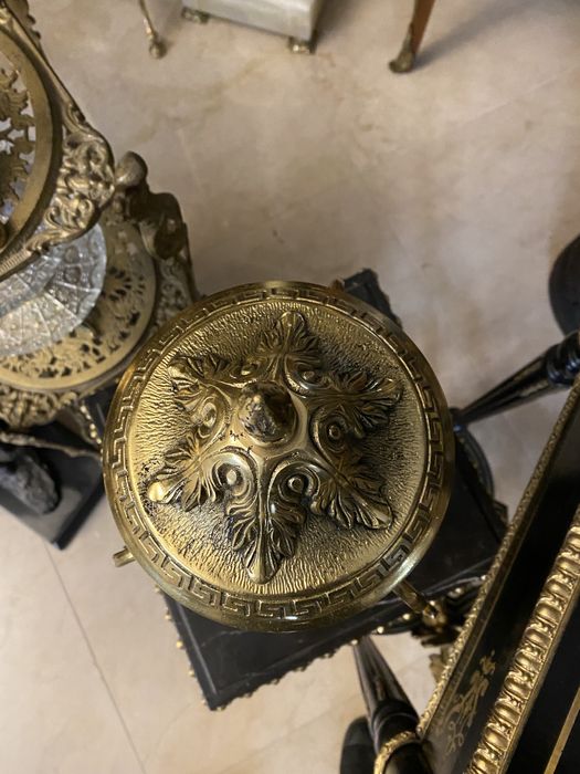 Bomboniera cu suport din bronz masiv