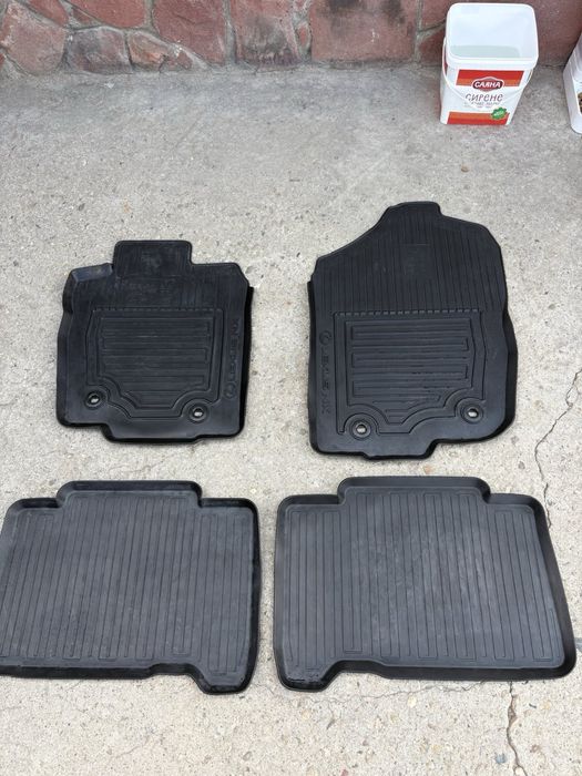 Оригинални гумени стелки за Lexus NX
