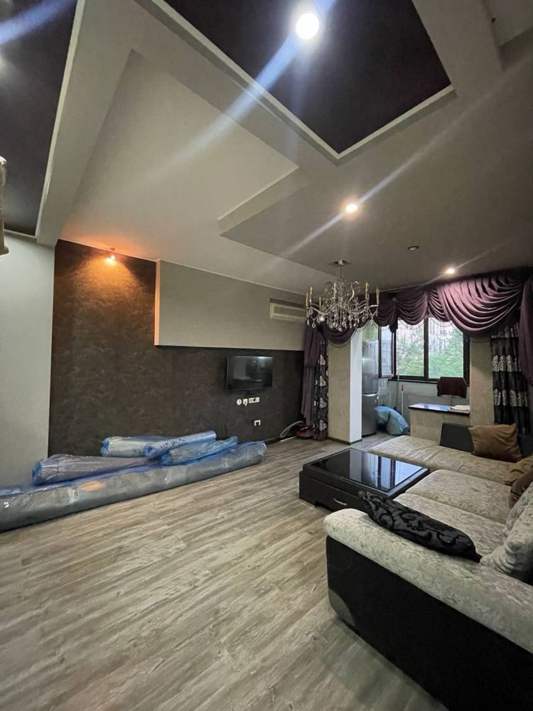 Oybek 4 xonalik kvartira 4/7/9. Evro remont 100m2 balkon 2/6