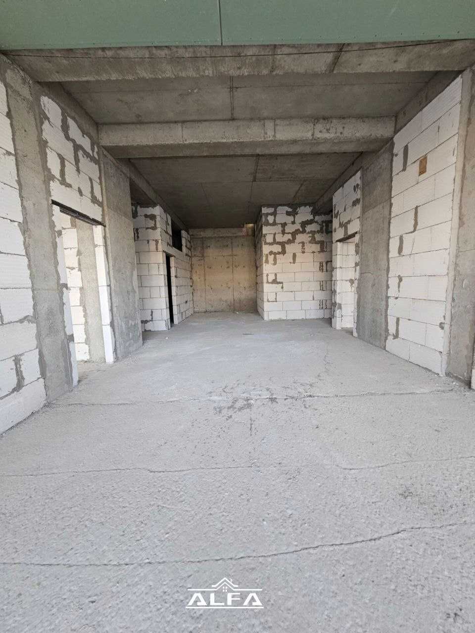 Buxoroda kvartira sotiladi 4 xonali 153m² 2-qavat.