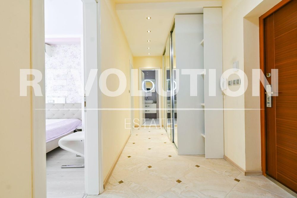 Тристаен апартамент в ж.к. Младост 4.