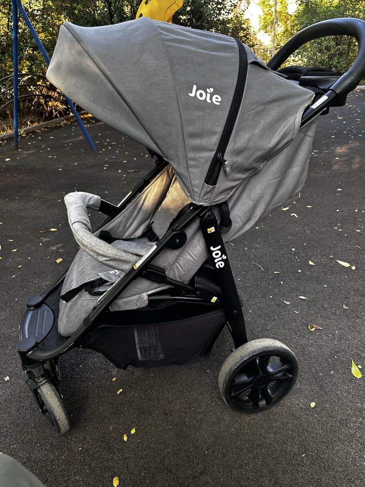 Коляска прогулочная Joie