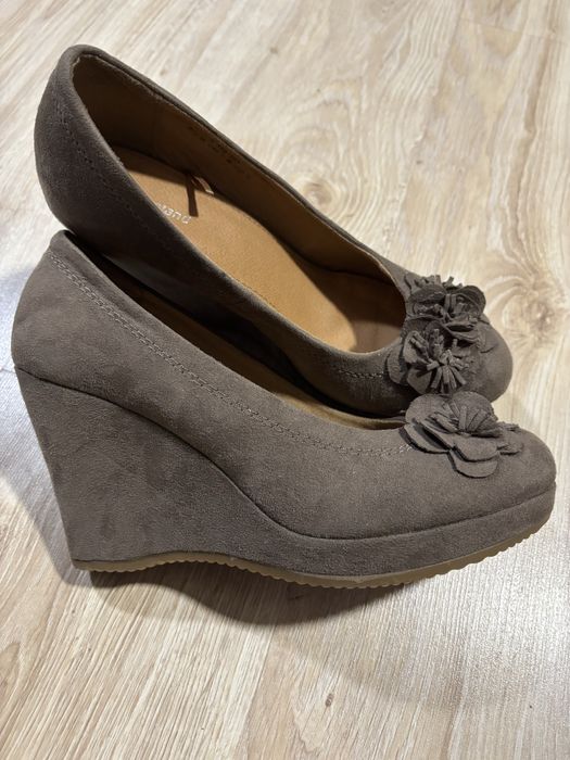 Дамски обувки на платформа