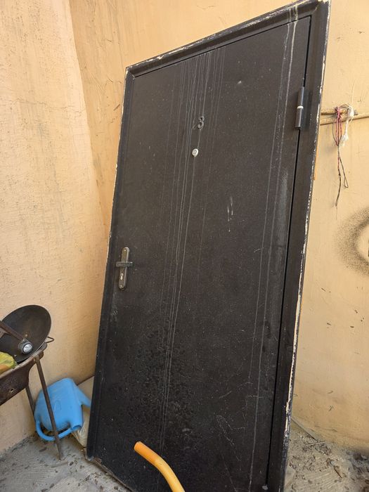 Есік тегін беремін.