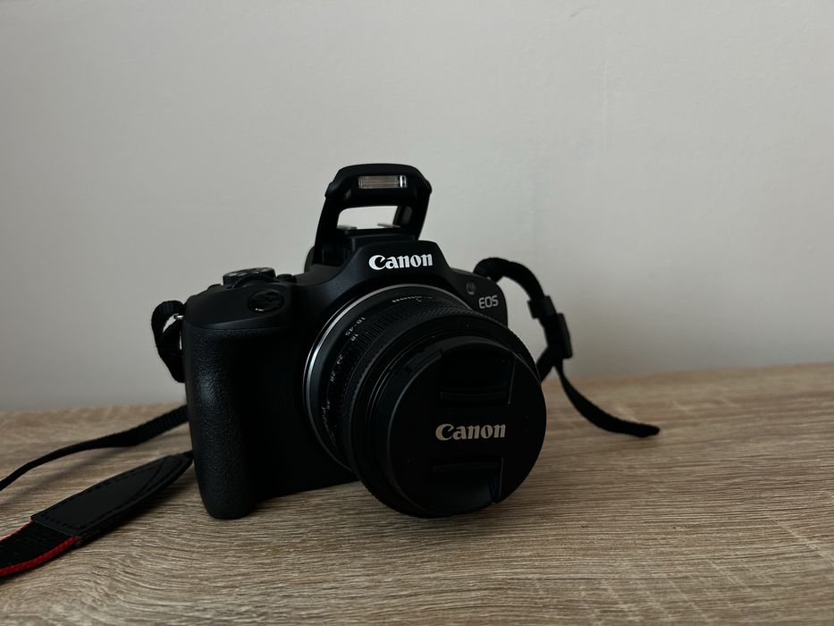 Canon EOS R100 – Kit complet (cu garanție + accesorii)
