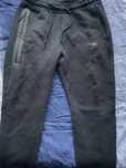 Vand pantaloni nike tech L!
