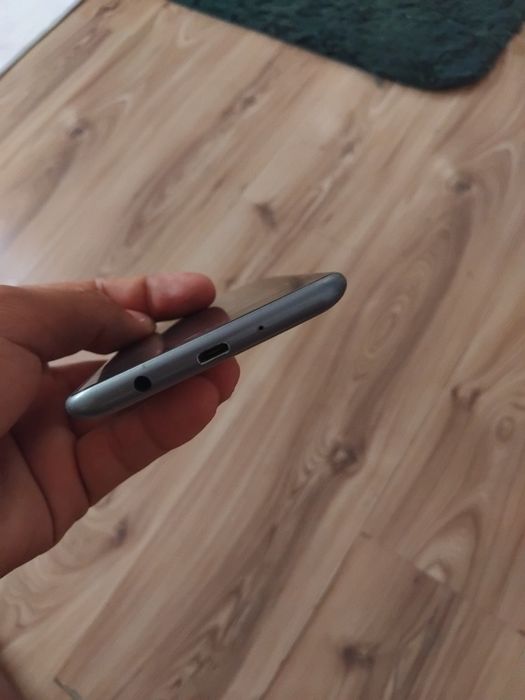Vând telefon LG impecabil fără nicio problema
