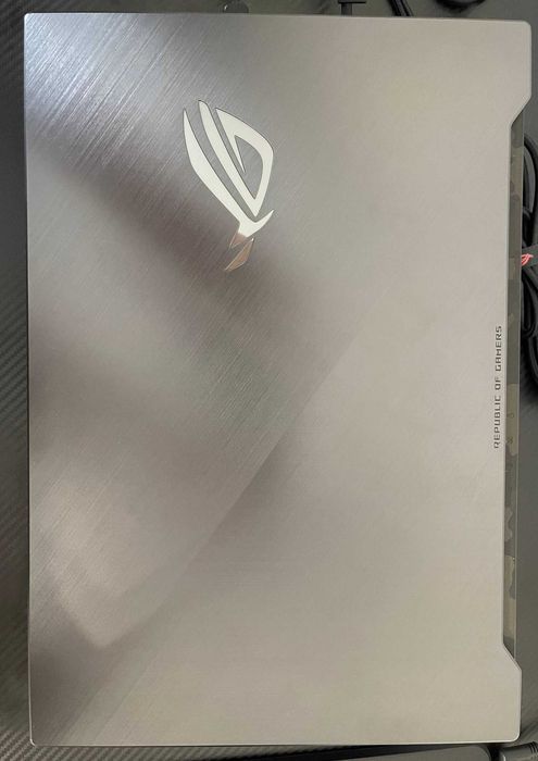 Asus Rog Strix Scar II GL704GW / RTX 2070 / 17.3" IPS / 32GB RAM