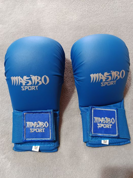 Manusi si botosi karate