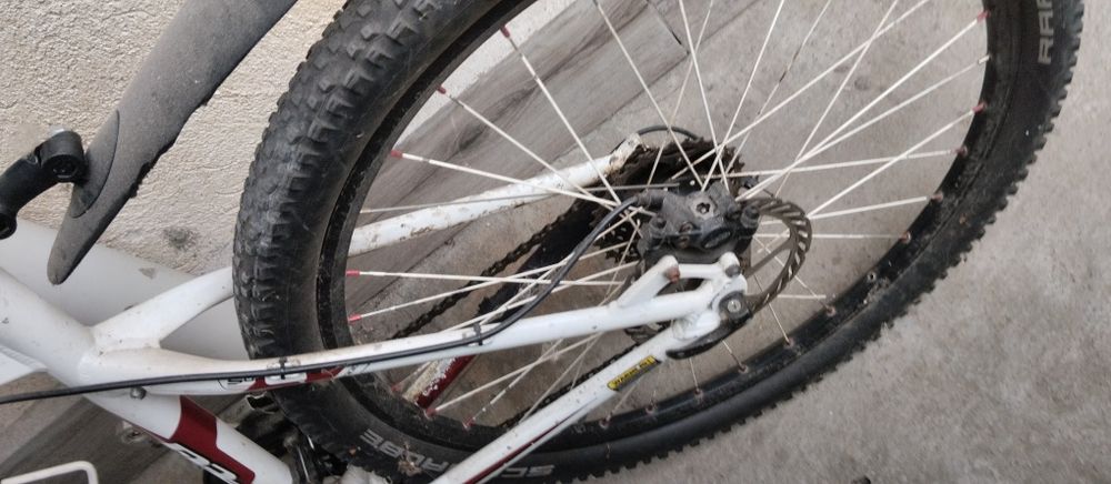 Bicicleta felt echipată Shimano