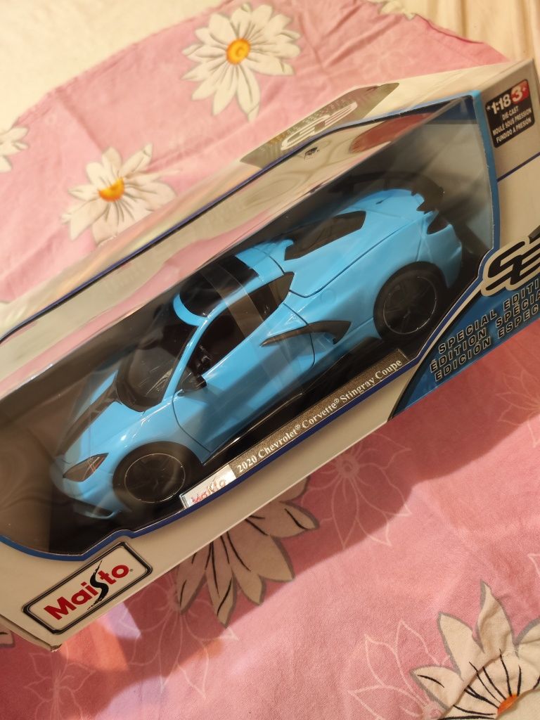 Ford Mustang - Chevrolet Corvette 1.18 Maisto