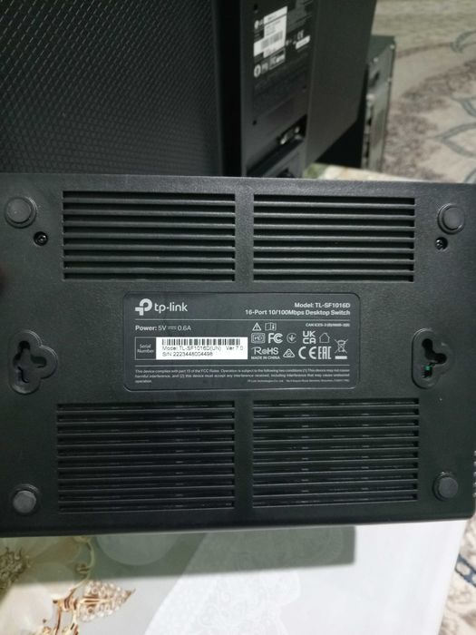 Komutator, HUB. TP-Link TL-SF1016D 10/100 Mbps.