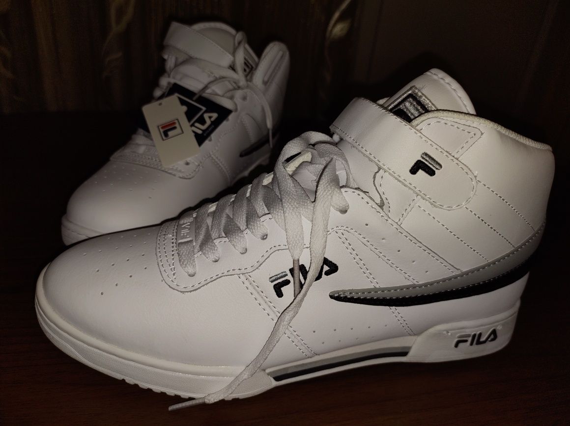 Sneakers FILA, mărimea 42 - 220 lei