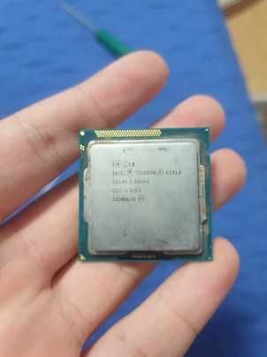 Vand carcasa PC cu sursa 350VW si procesor Intel Celeron 2.60 ghz.