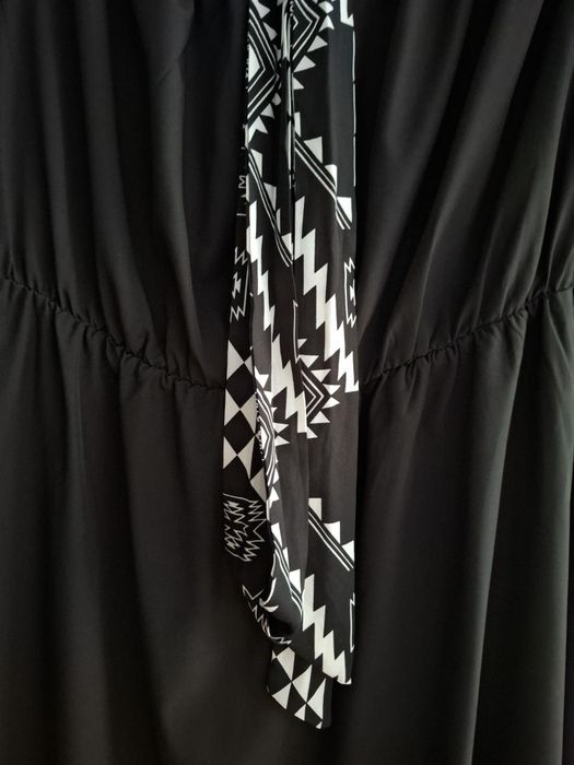 Rochie neagra cu model geometric