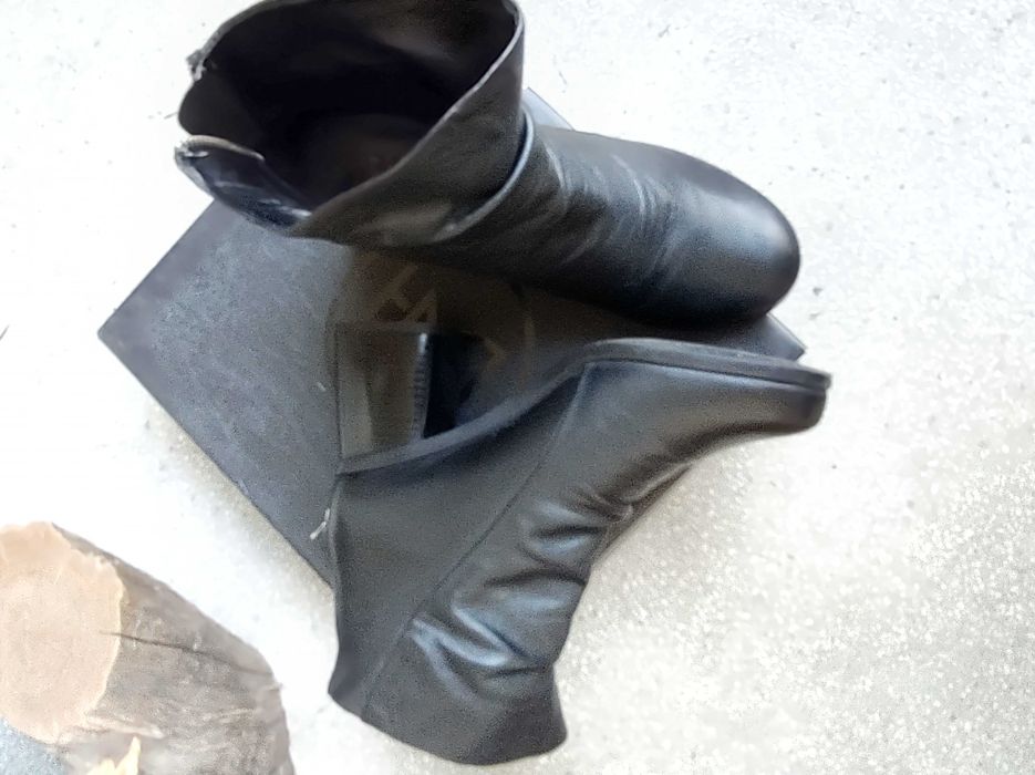 Кожени боти, 39 номер, 7 см ток, модел на Bata, елегантен финиш с цип