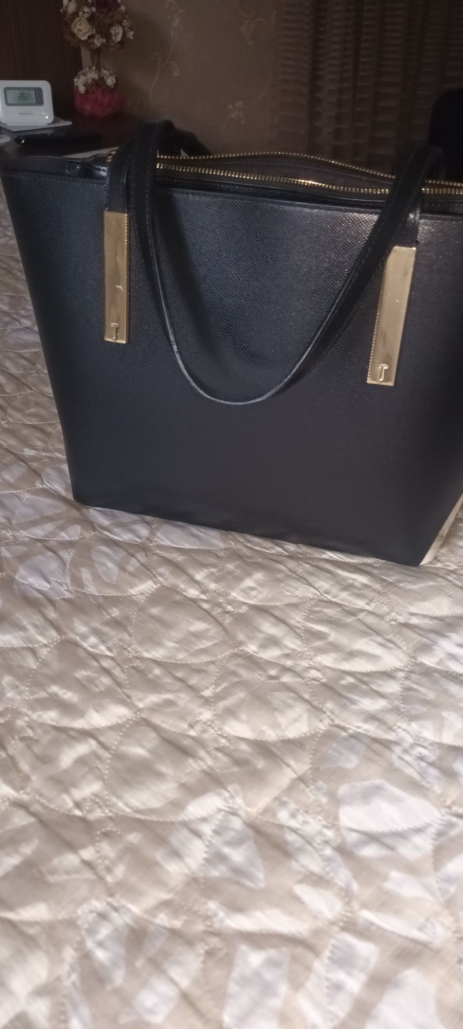 Кожена чанта на Ted Baker