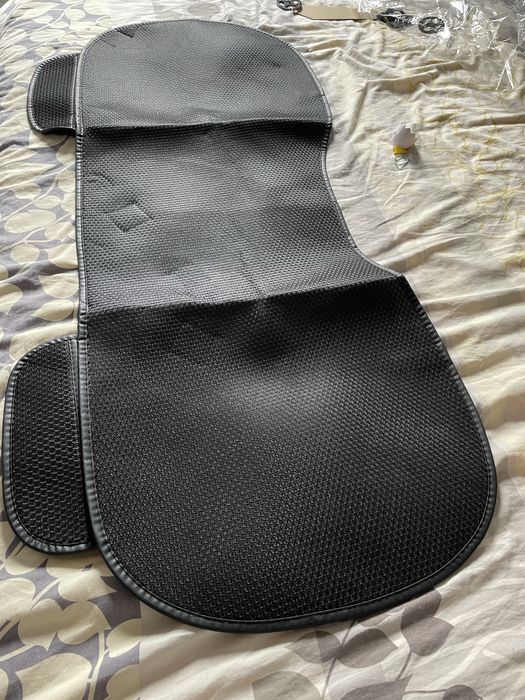 Универсална постелка за седалки