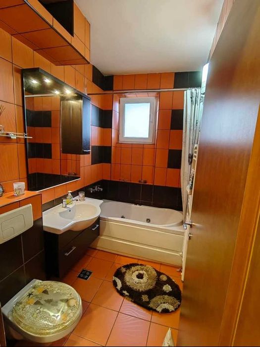 Vând apartament 2 camere, etaj 1, micro 1, Hunedoara.