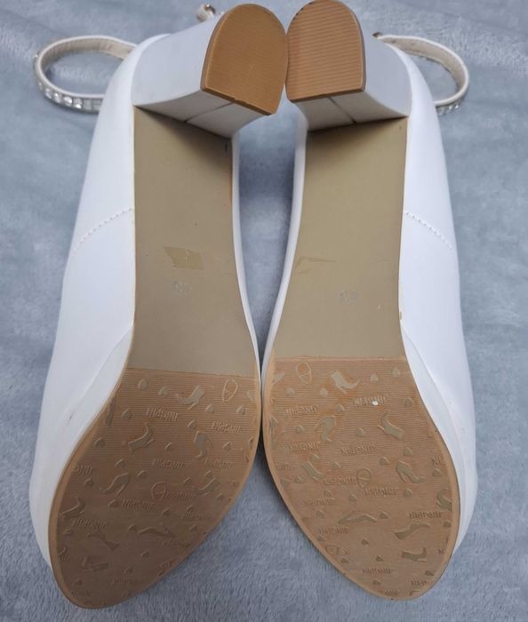 Pantofi albi cu toc patrat, 41