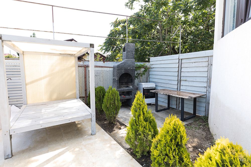 CAZARE COSTINESTI cu piscina-apartamente