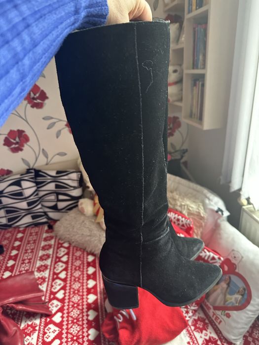 Ботуши от естесвен велур черни