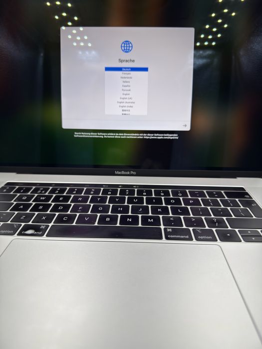 MacBook Pro 15” 2018, i7 6 core, 512GB SSD, Radeon 560X 4 GB, 16 GB DD