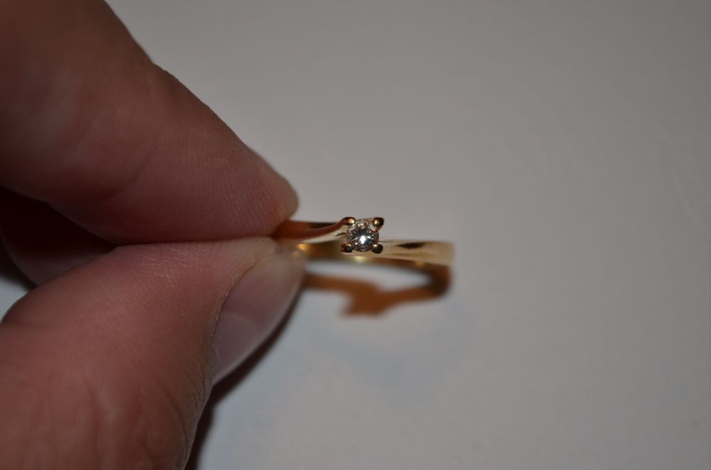 INEL AUR 18K + 1 Diamant = 0.12ct. - De logodna - Model Solitaire !