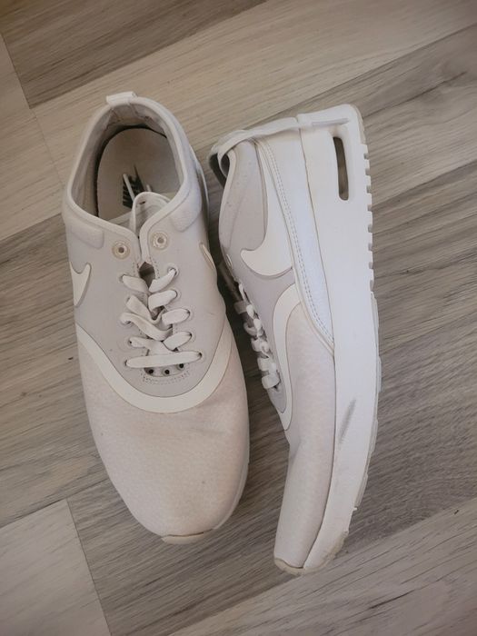 Nike маратонки бели