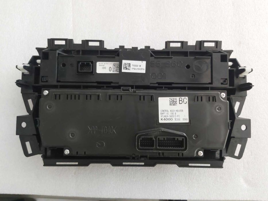 Климаторник панел Mazda 3 2018