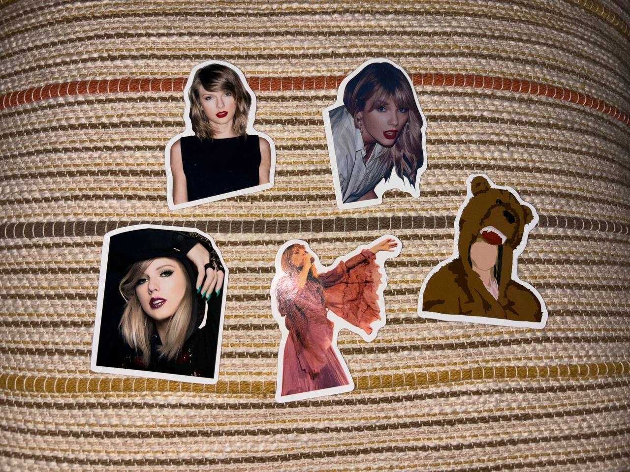 Taylor Swift - ексклузивни дискове, мърч и книги
