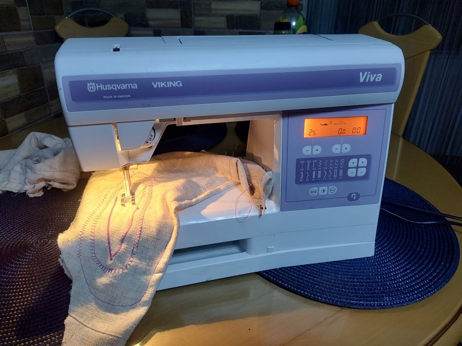 Mașina cusut Husqvarna viking -viva (electronică)