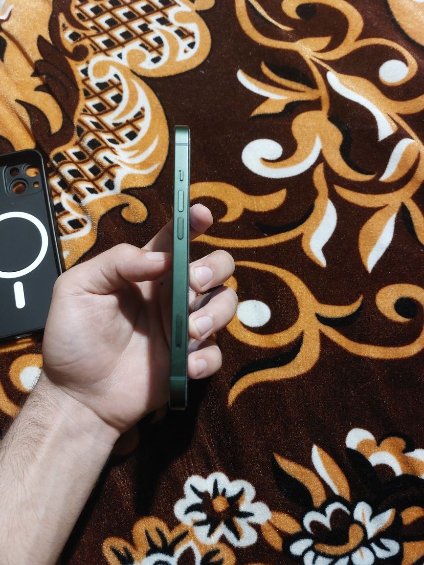 Продавам Iphone 13 green 128гб