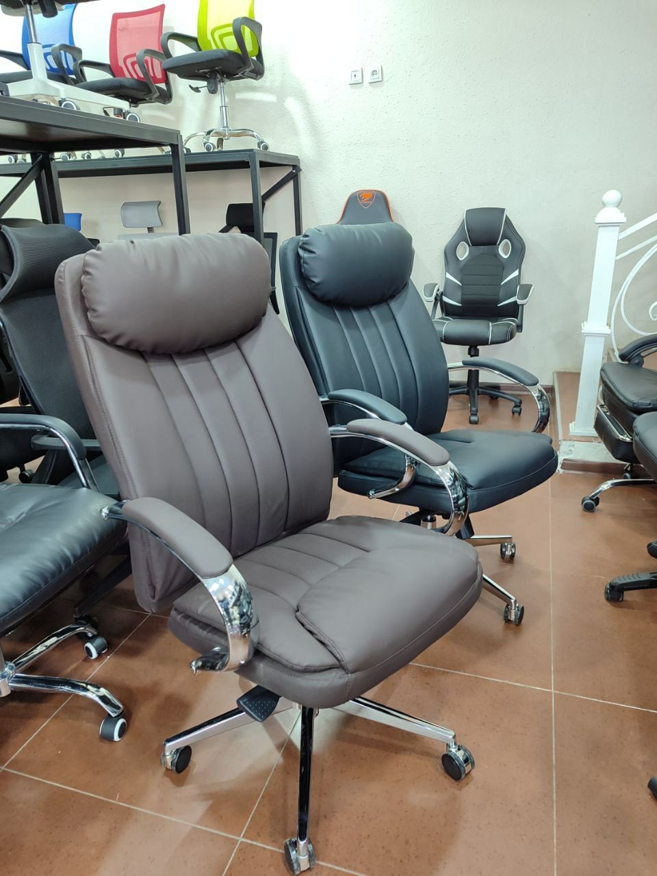 Кресло для руководителя и персонала модель Dacota