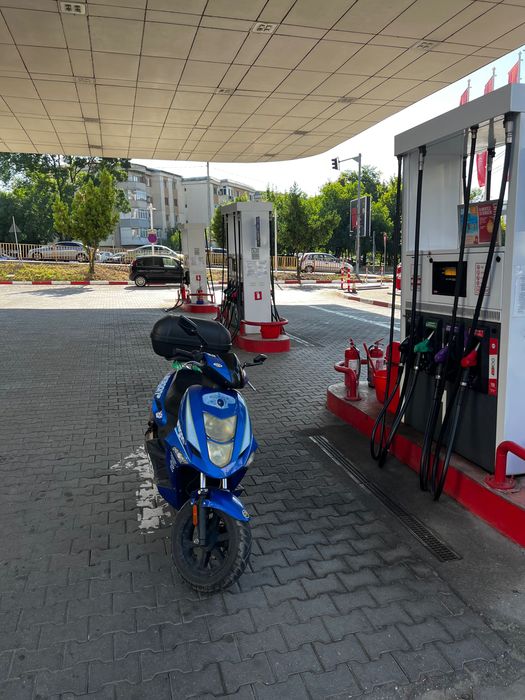 Scuter pe benzina 50cc