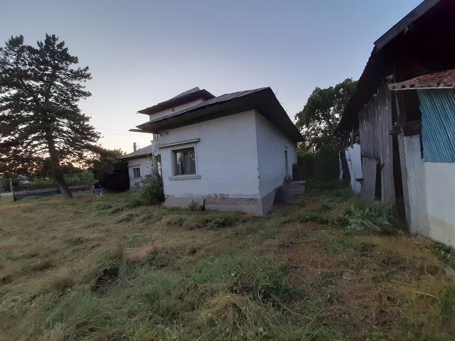 Casa sat Falfani 35 km de Pitesti