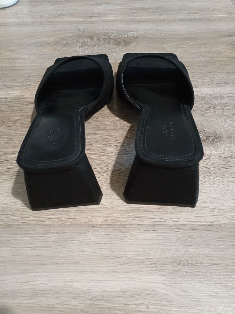 Продавам дамски чехли ASOS