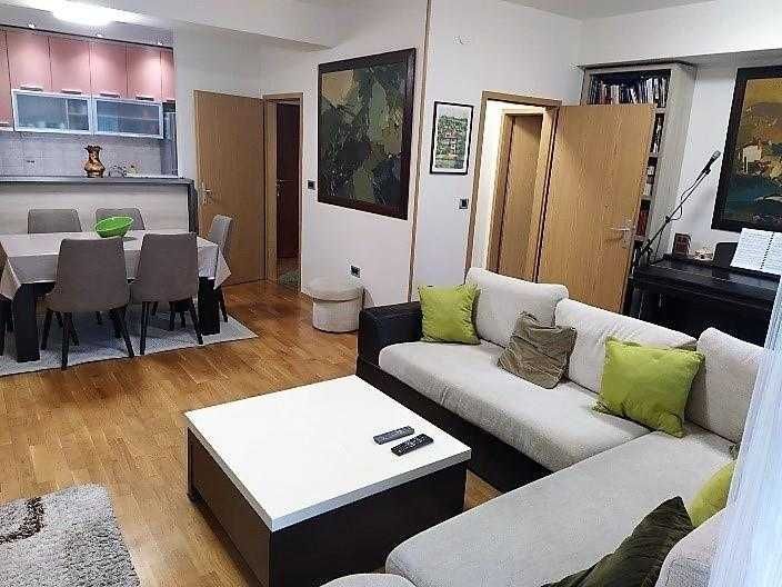 Дава се под наем Двустаен апартамент в Бургас, Братя Миладинови - 56 кв.м за 204 € - Снимка #2