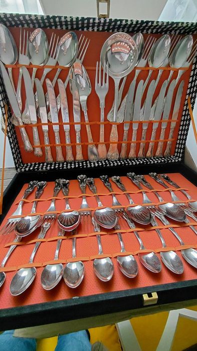 Set tacâmuri elegant și frumos executat