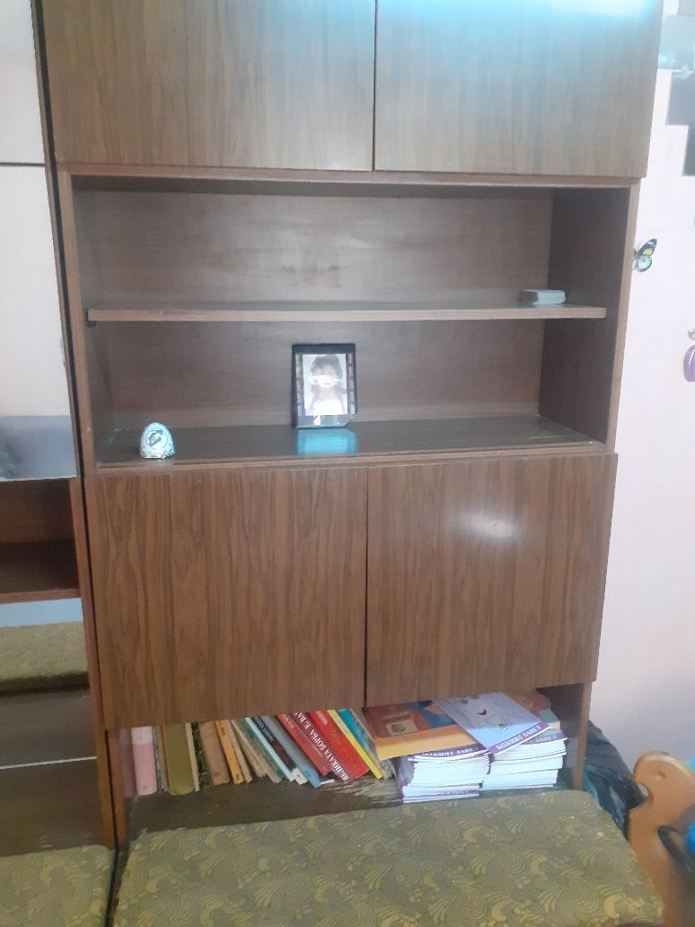 Секция на 3части.В много добро състояние.