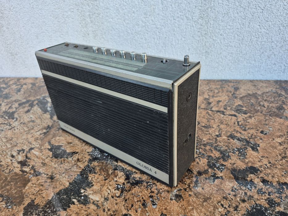 Radio receptor portabil Gloria 4,model RP-1524 - nefunctional 

- radi