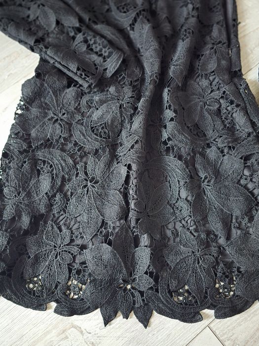 Дантелена рокля за повод